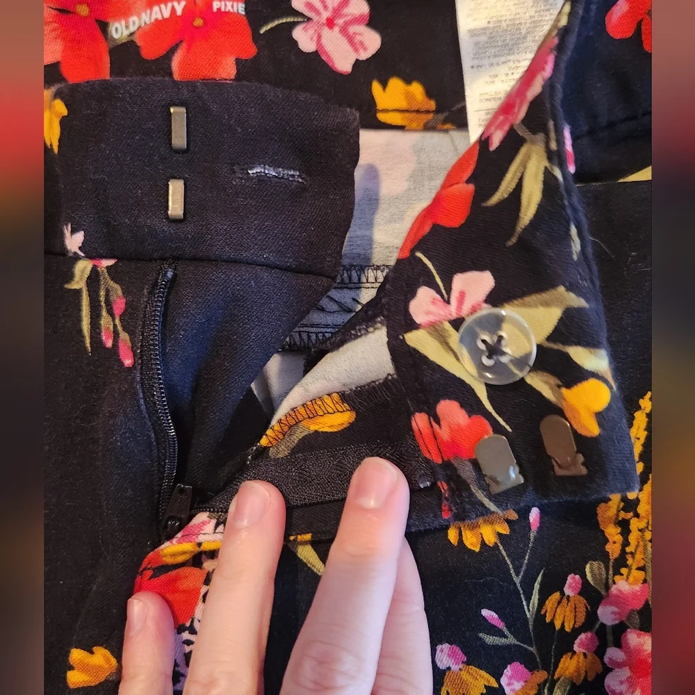 Old Navy Pixie Floral Pants - Picture 4 of 10